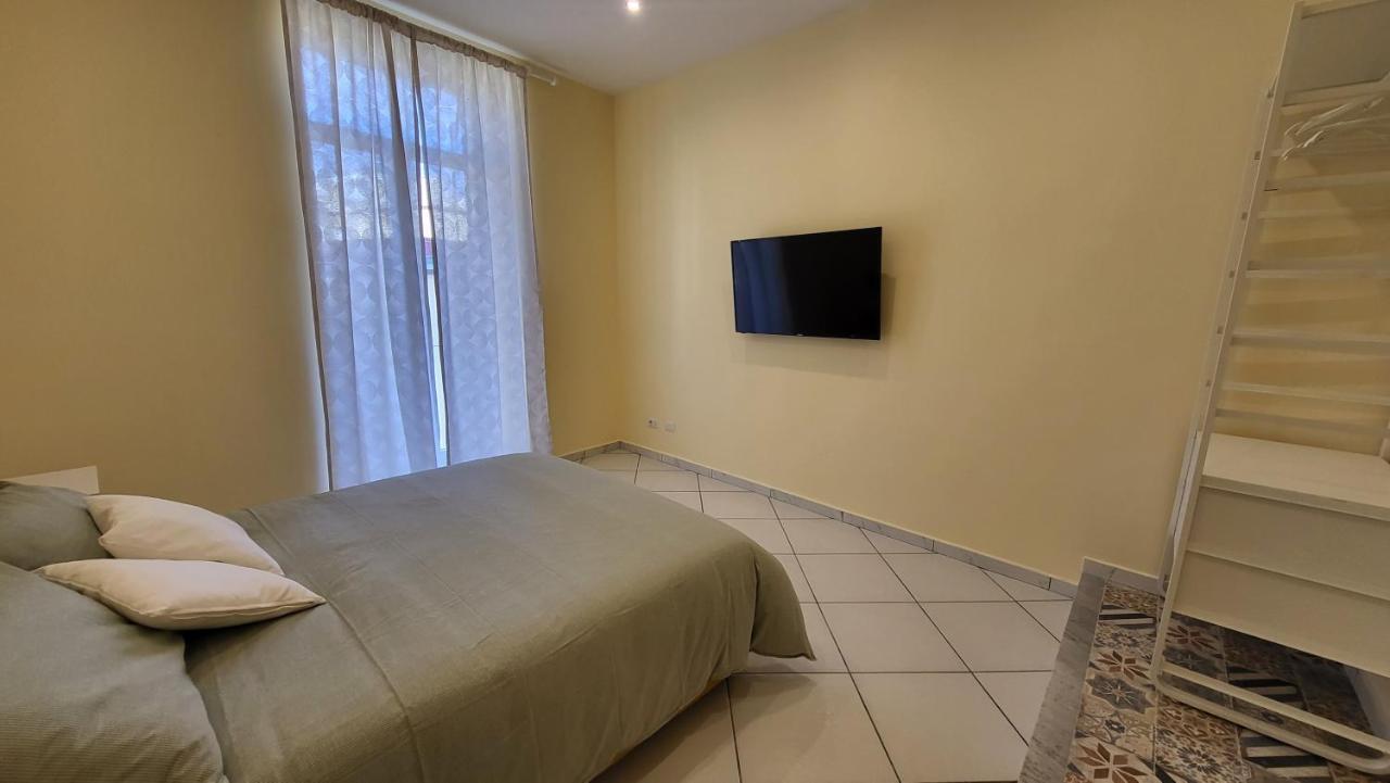 La Casa Di Bruno Suites Неаполь Экстерьер фото